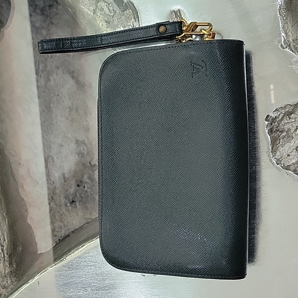 Authentic Louis Vuitton Pochette Baikal Clutch Taiga Leather dark green